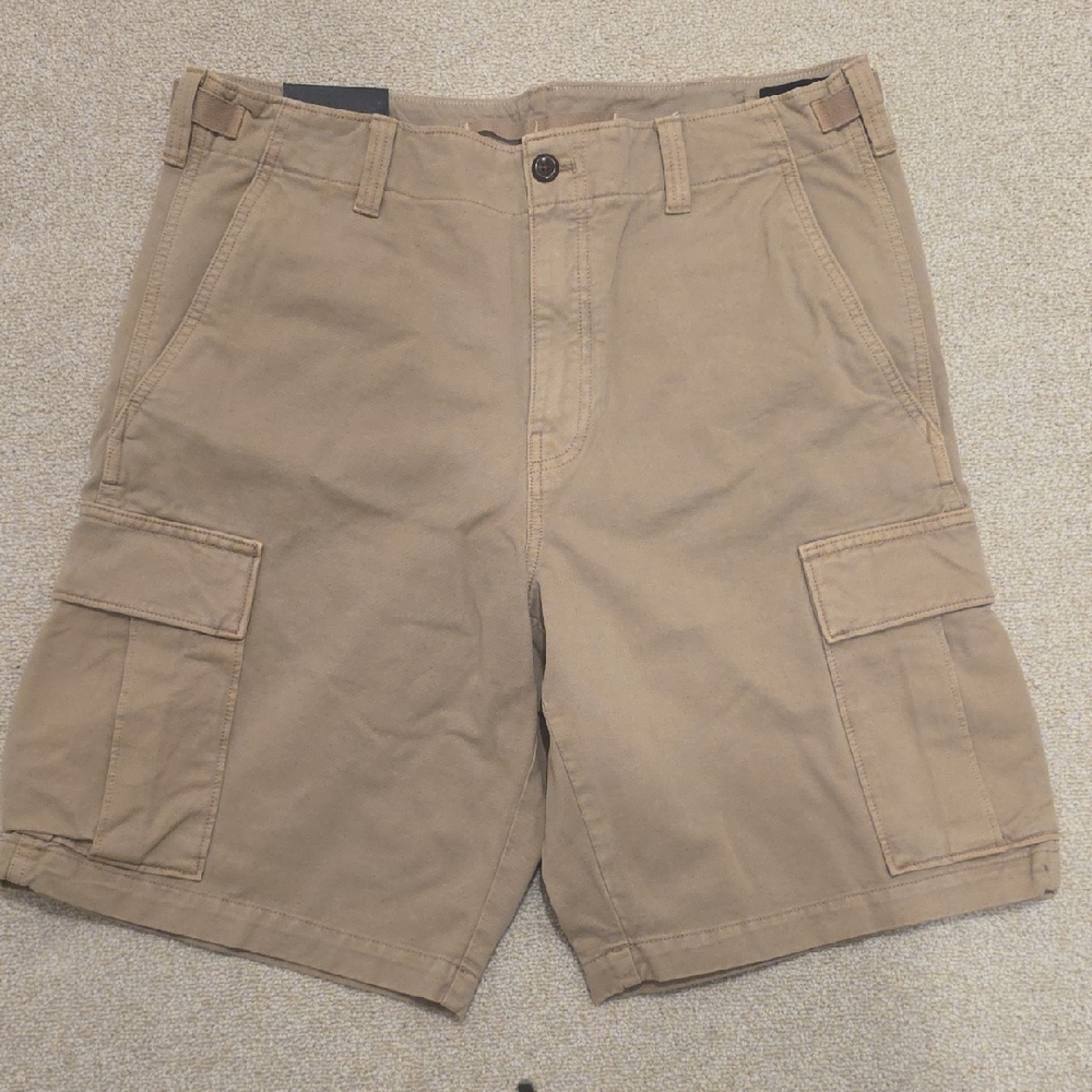 New. Banana Republic Khaki Cargo Shorts